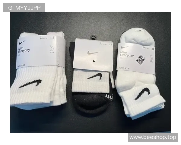 球袜的舒适与功能：如何选择适合运动与日常穿搭的完美袜子